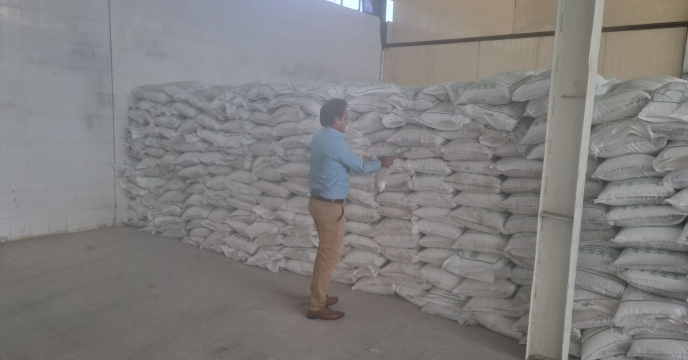 از محموله کود سولفات پتاسیم گرانوله تولید داخل به میران 200 تن در انبار سازمانی شرکت نمونه برداری شد