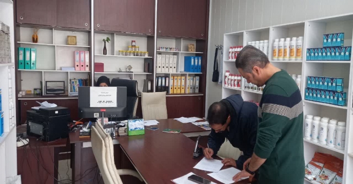 بازدید میدانی کارگروه پایش شرکت خدمات حمایتی کشاورزی استان قزوین از کارگزاران شهرستان تاکستان: ارزیابی موجودی و وضعیت انبار