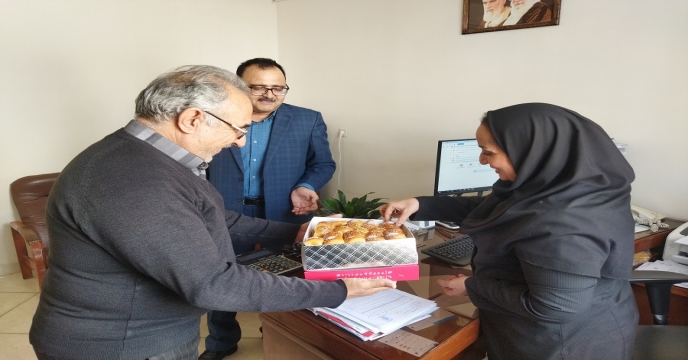 تبریک دهه فجر و میلاد حضرت مهدی (عج) با دیدار صمیمی مدیر شرکت خدمات حمایتی کشاورزی خراسان جنوبی از همکاران