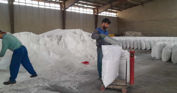 نظارت بر روند کیسه گیری کود های فله کارگزاران شهرستان اراک و حومه- آذر ماه سال 1404