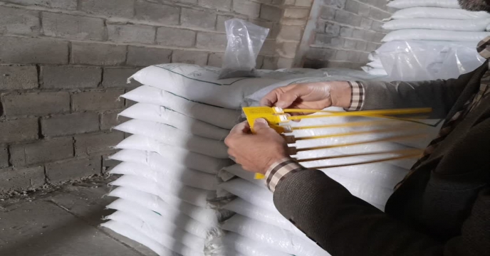 نمونه برداری ازکود سوپر فسفات ساده در مجتمع انبارهای کود شهید شاملو استان مرکزی - آذر ماه سال ۱۴۰۴