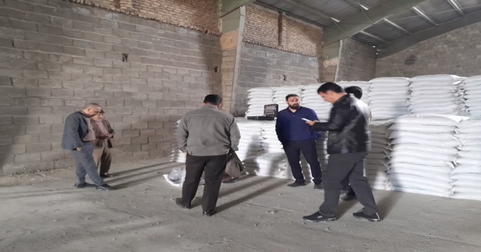 نمونه برداری ازکود سوپر فسفات ساده در مجتمع انبارهای کود شهید شاملو استان مرکزی - آذر ماه سال ۱۴۰۴