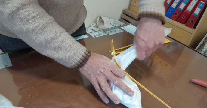 نمونه برداری از کود سولفات پتاسیم پودری در مجتمع انبارهای کود شهید شاملو ، استان مرکزی