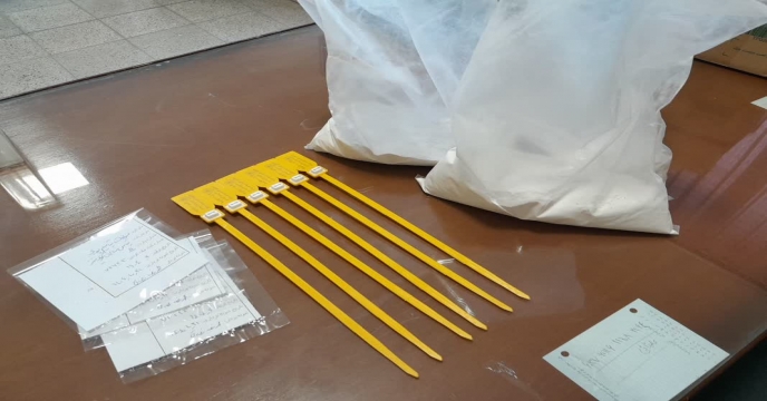 نمونه برداری از کود سولفات پتاسیم گرانوله تولید شرکت داخلی پویا تدبیر فراست ساوه در مجتمع انبارهای ، استان مرکزی