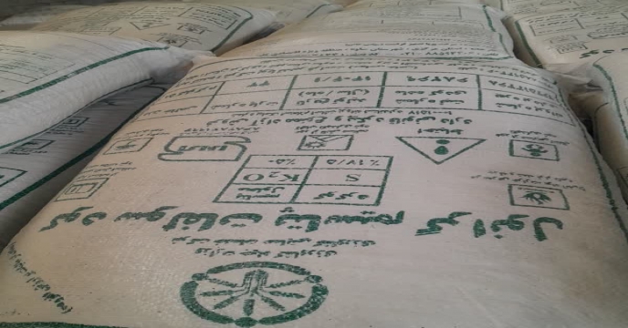 نمونه برداری از کود سولفات پتاسیم گرانوله تولید شرکت داخلی پویا تدبیر فراست ساوه در مجتمع انبارهای ، استان مرکزی