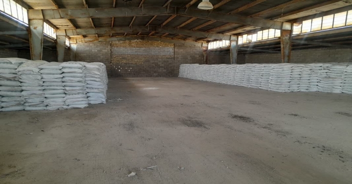 نمونه برداری از کود سولفات پتاسیم گرانوله تولید شرکت داخلی پویا تدبیر فراست ساوه در مجتمع انبارهای ، استان مرکزی