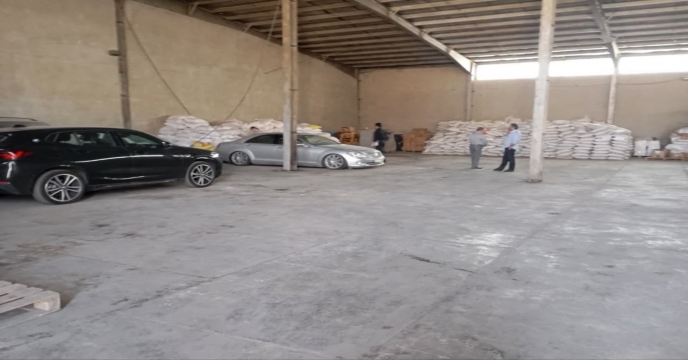 بازدید رئیس اداره بازرگانی از انبار کارگزار شهرستان خوی و کودهای قاچاق در انبار تملیکی 