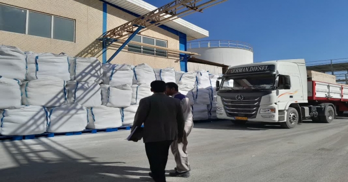 بازدید کارشناس فنی کود استان از کارخانه کود تولید داخلی کود ، شرکت پویا تدبیر فراست ساوه در شهر صنعتی کاوه در استان مرکزی