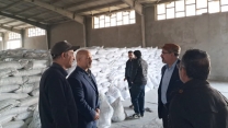 نظارت دقیق بر نهاده‌ها؛ نمونه‌برداری از کود سوپرفسفات ساده در کرمان