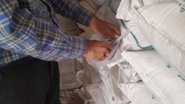 نمونه برداری از کود سولفات پتاسیم گرانوله تولید شرکت داخلی پویا تدبیر فراست ساوه در مجتمع انبارهای ، استان مرکزی  