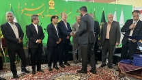 رئیس سازمان جهادکشاورزی خراسان جنوبی با اهدای لوح از حضور تولیدکنندگان در نمایشگاه تقدیر کرد رئیس سازمان جهادکشاورزی خراسان جنوبی با اهدای لوح از حضور تولیدکنندگان در نمایشگاه تقدیر کرد