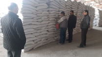 نمونه برداری از کودهای سوپرفسفات تریپل تأمین شده از شرکت کیمیاداران کویر در انبار 30 هزار تنی استان آذربایجان شرقی