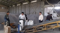  عملیات کیسه گیری کود سوپرفسفات تریپل در انبارهای سازمانی استان کردستان 