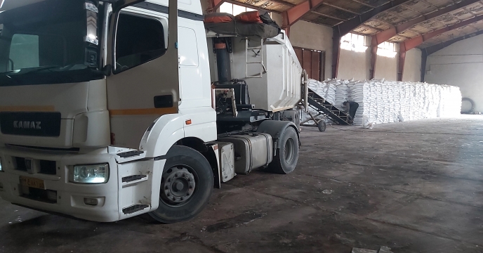 توزیع گسترده کود (6623 تن) در شهرستان پیرانشهر با هدف پایداری تولیدات کشاورزی 