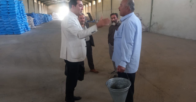 بازدید کارگروه پایش مواد کودی از تعاونی روستایی آذر شهرستان ورامین بازدید کارگروه پایش مواد کودی از تعاونی روستایی آذر شهرستان ورامین