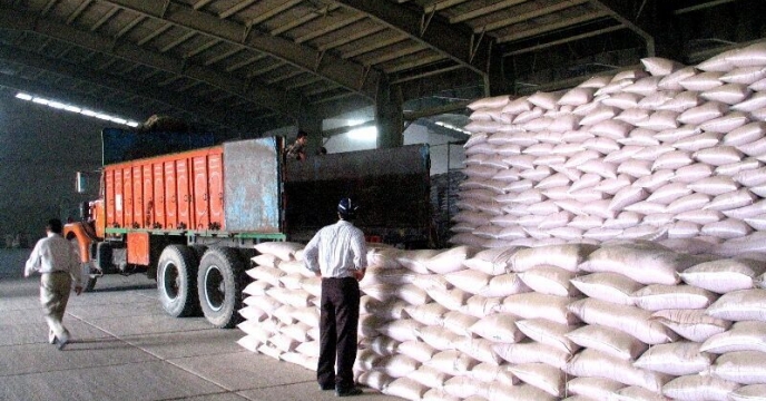 بارگیری و حمل محموله 275 تنی کود اوره از مبداء پتروشیمی لردگان به استان زنجان