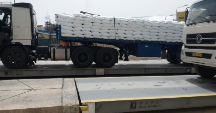 بارگیری و حمل محموله 50 تنی کود اوره از مبداء پتروشیمی لردگان به استان قزوین