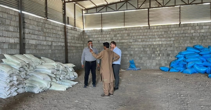 نظارت دقیق بر توزیع کودهای یارانه‌ای در جنوب کرمان؛ پایش دو انبار در جازموریان