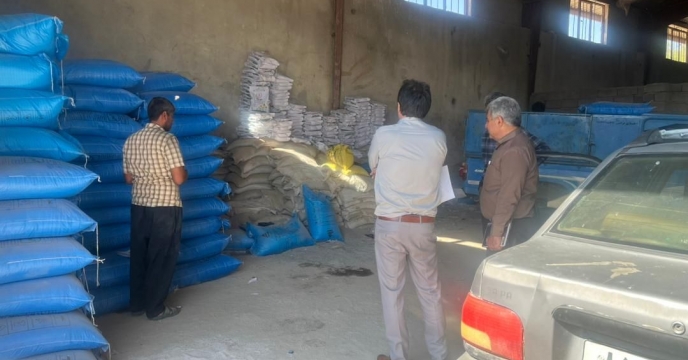 پایش دوره‌ای نهاده‌های کشاورزی در انبارهای کود کارگزاران شرکت خدمات حمایتی کشاورزی جنوب کرمان درشهرستان عنبرآباد