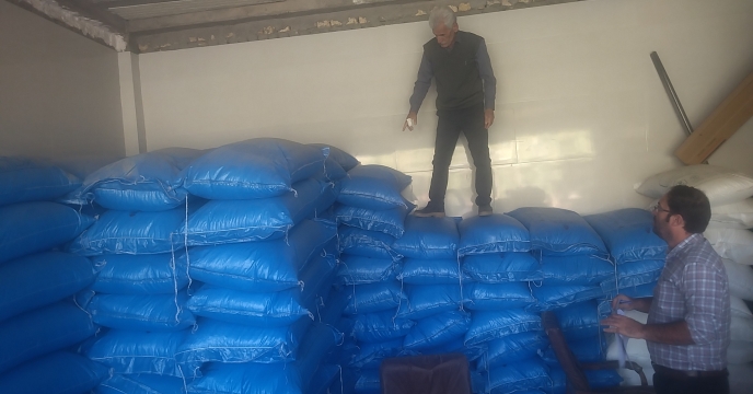 نظارت میدانی بر عملکرد انبار کارگزاری «حیدرآباد» در زمینه توزیع کودهای یارانه‌ای در استان قم