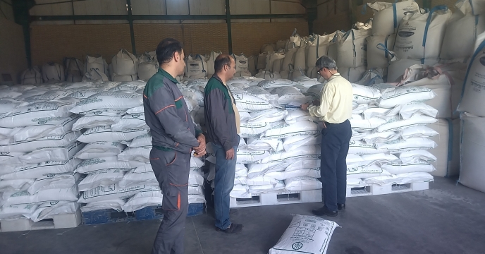 بازدید مسئول کنترل کیفی شرکت خدمات حمایتی کشاورزی استان قم از پارت هشتم تولید سولفات پتاسیم گرانوله شرکت شیمی اکسیر بوستان