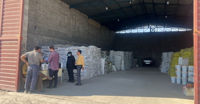 پایش میدانی در شهرستان جیرفت؛ اطمینان از توزیع صحیح کودهای یارانه‌ای به کشاورزان