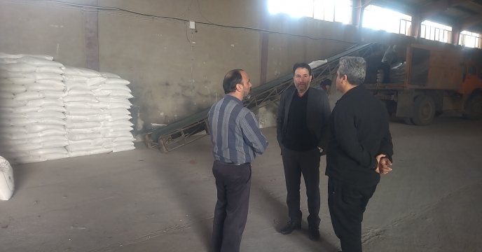 بازدید معاون شرکت خدمات حمایتی کشاورزی قم از انبار مرکزی نهاده‌های کشاورزی در استان قم