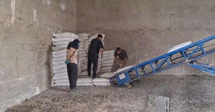 تحویل کود کشاورزی مورد نیاز کشاورزان استان کهگیلویه و بویراحمد به کارگزاران جهت توزیع