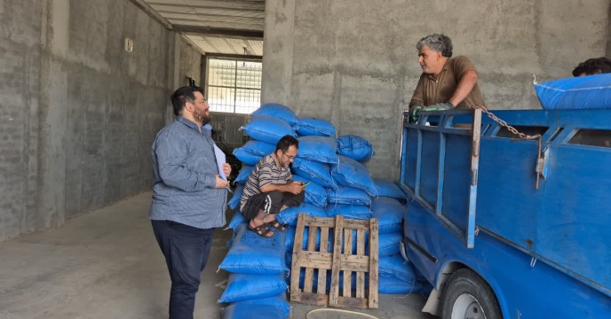 نظارت بر عملکرد کارگزاری ها از مراکز توزیع مجاز کود در شهرستان گمیشان
