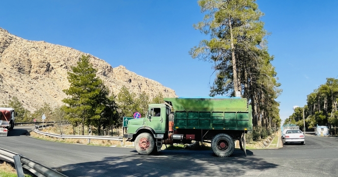 بارگیری و ارسال کود اوره کشاورزی به مقصد انبار کارگزاران شهرستان جهرم استان فارس
