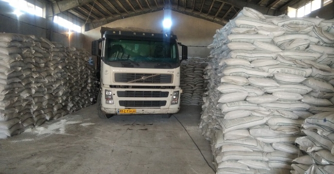 تامین و توزیع 37 تن کود کشاورزی فسفات بر اساس برش کود بهاره در شهرستان های طارم و ماهنشان