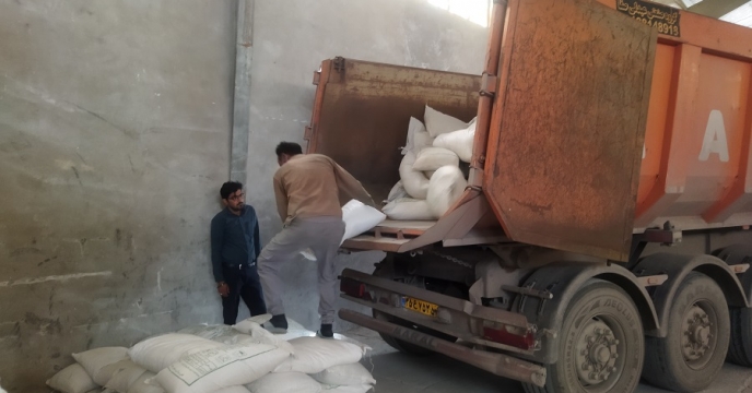 حمایت از کشاورزان شهرستان بیرجند با توزیع بیش از 176 تن انواع کودکشاورزی