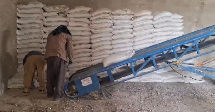 تحویل کود کشاورزی مورد نیاز کشاورزان استان کهگیلویه و بویراحمد به کارگزاران جهت توزیع