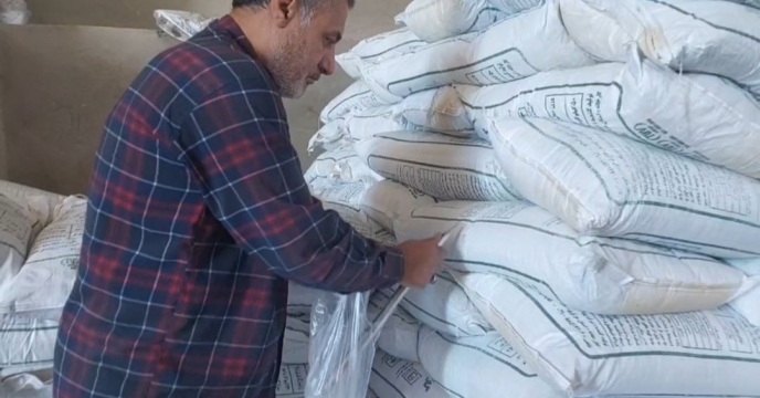 نمونه برداری کود کشاورزی وارد شده به انبار سازمانی شرکت خدمات حمایتی کشاورزی استان کهگیلویه و بویراحمد