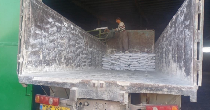 مقدار 25 تن کود اوره تامین شده از پتروشیمی لردگان برای کارگزاری تعاونی تولید قلعه نو ارسال شد