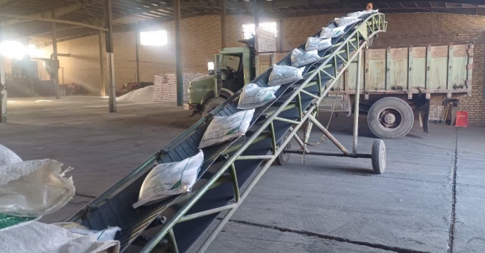 تامین مقدار 16 تن از کودهای فسفات و پتاسیم برای کارگزاری آقای وزیری در منطقه کالپوش 