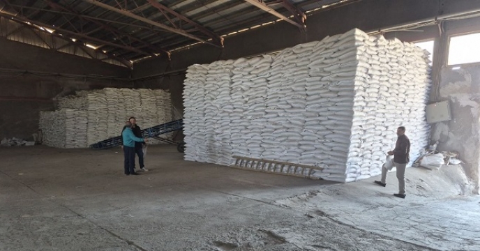 نمونه برداری کود فسفات 16%ساده در انبار مرکزی شهرستان زاهدان انجام شد 