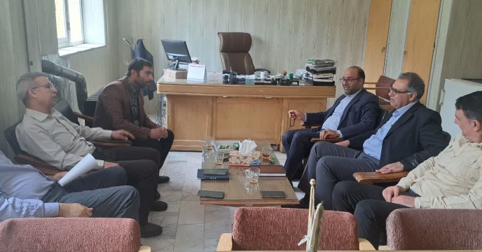 جلسه هم اندیشی مدیر شرکت خدمات حمایتی کشاورزی استان اصفهان با معاونت زراعت سازمان جهاد کشاورزی استان اصفهان درباره بازگشایی آب رودخانه زاینده رود و  توزیع کود کشاورزی ازته