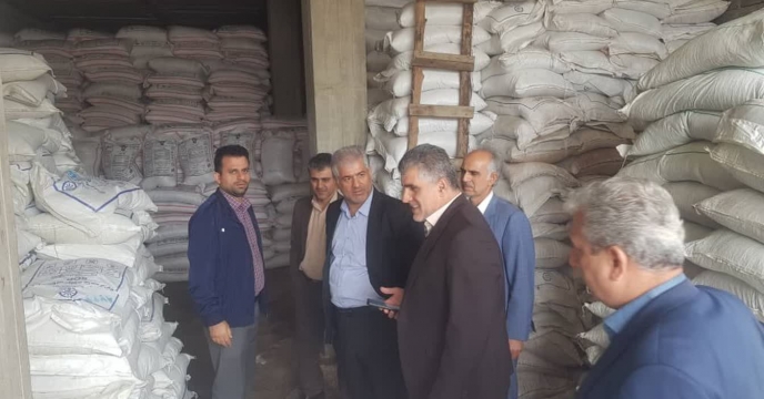  نظارت و بازید مدیران جهاد کشاورزی به همراه مدیران و مسولین شرکت خدمات حمایتی کشاورزی گیلان از کارگزاری توزیع کود کشاورزی شهرام اکبری