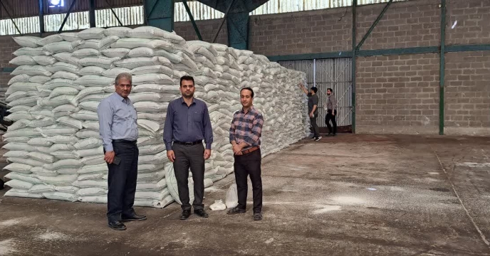 نظارت مدیر شرکت خدمات حمایتی کشاورزی استان گیلان بر فرآیند نمونه برداری از کود کشاورزی