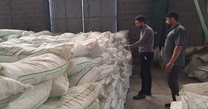 نمونه برداری از 200تن کود سولفات پتاسیم درانبار سازمانی شرکت خدمات حمایتی کشاورزی گیلان