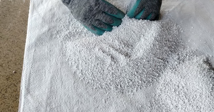 با تایید نتیجه آزمایش کنترل کیفی کود اوره، توزیع کود برای کشاورزان استان فارس انجام می‌شود