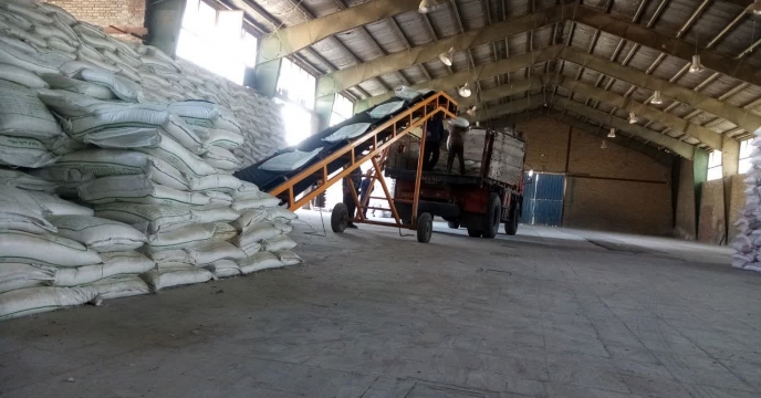 توزیع بیش از چهار هزار تن انواع کود کشاوری شهرستان فاروج طی ده ماه نخست سال جاری