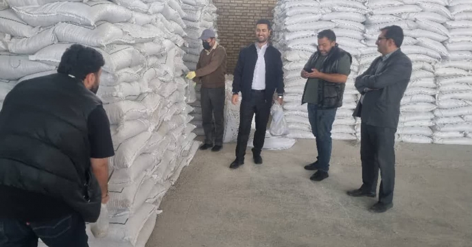نمونه برداری از  400تن کود فسفاته ساده پارت 21و 29شرکت کودو سم بافق در انبار شرکت خدمات حمایتی کشاورزی خراسان شمالی