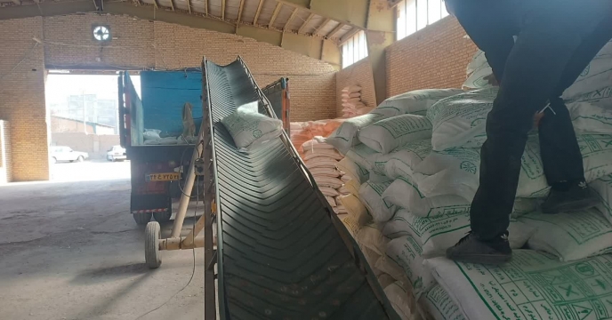 حمل 20 تن انواع کود کشاورزی در کارگزاری های شهرستان فاروج