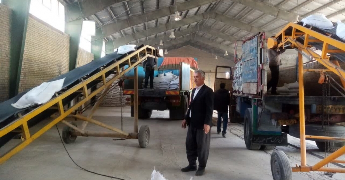 حمل 10 تن کود شیمیایی سوپرفسفات ساده به کارگزاری های شهرستان بام وصفی آباد 