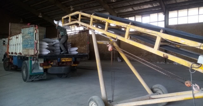 حمل 10 تن کود شیمیایی سوپرفسفات ساده به کارگزاری های شهرستان بجنورد