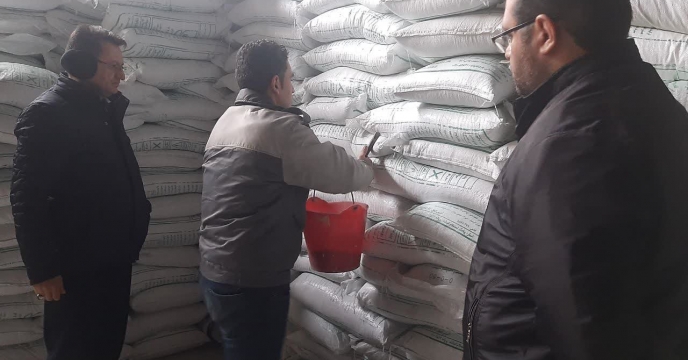 نمونه‌برداری از کود سولفات پتاسیم به منظور کنترل کیفی کودهای توزیعی در آذربایجان شرقی