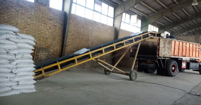 حمل و توزیع 20 تن کود کشاورزی پتاسه به مقاصد کارگزاری‌های تعیین شده در شهرستان رازجرگلان در آذر ماه سال جاری