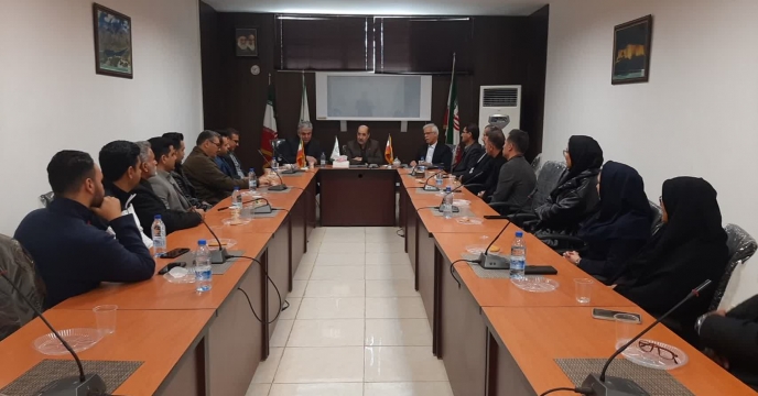 نشست صمیمی  عضو  هیئت‌مدیره و معاون توسعه مدیریت و منابع شرکت خدمات حمایتی کشاورزی با  کارکنان شرکت خدمات حمایتی کشاورزی لرستان